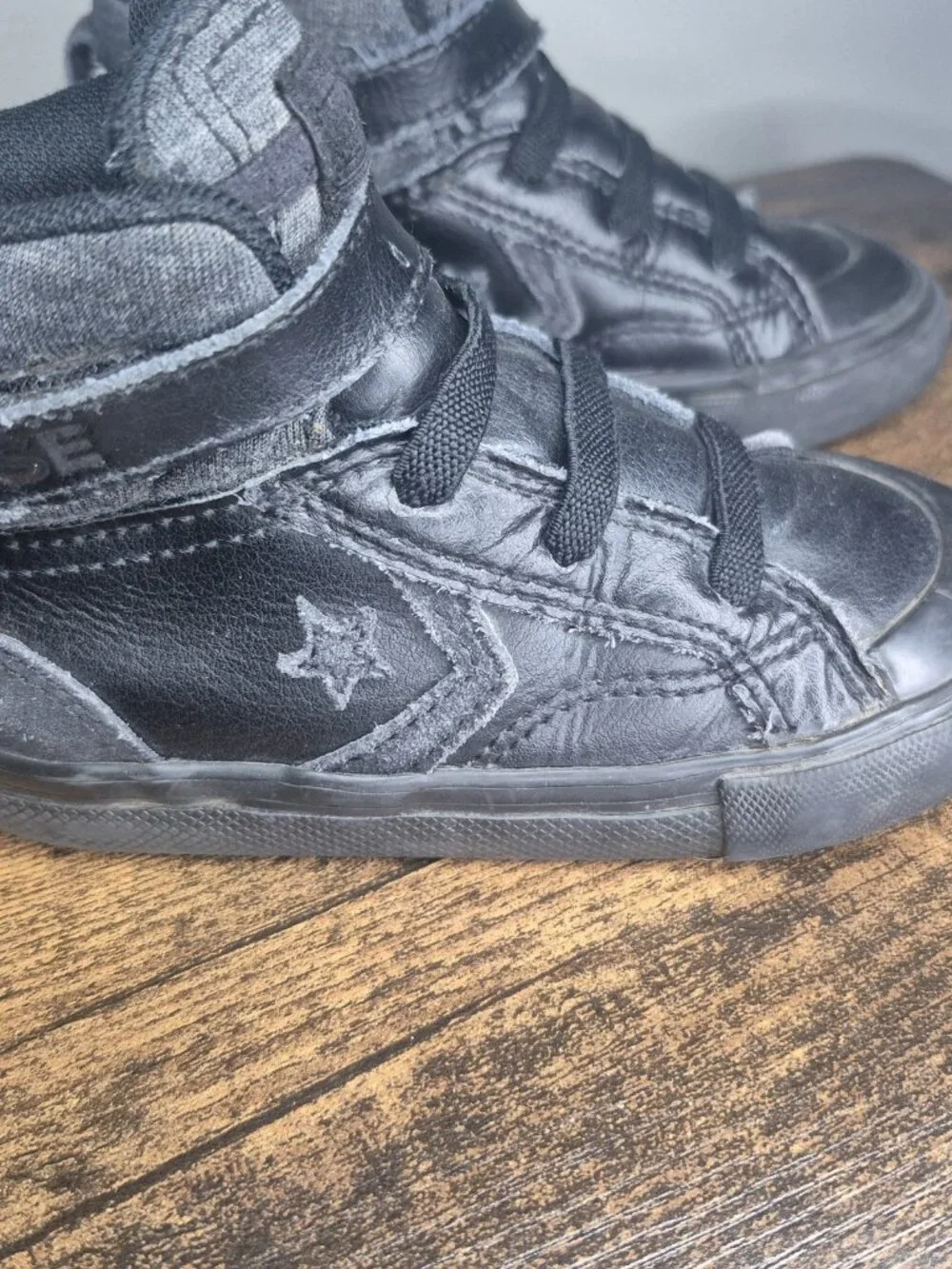 Converse Chuck Taylor All Star Infant/toddler sz8 Black Leather High-Top Sneaker